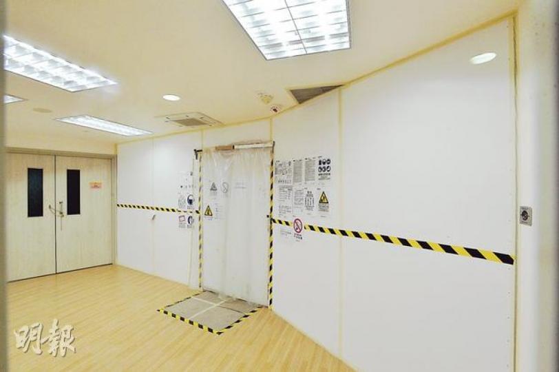 港島西聯網的葛量洪醫院白內障中心成立了5年,近日再圍起工程板裝修。聯網發言人解釋,正計劃將瑪麗醫院眼科門診及大部分眼科手術遷至葛量洪,預計於2015年第3季投入服務 。(余俊亮攝) 港島西聯網的葛量洪醫院白內障中心成立了5年,近日再圍起工程板裝修。聯網發言人解釋,正計劃將瑪麗醫院眼科門診及大部分眼科手術遷至葛量洪,預計於2015年第3季投入服務 。(余俊亮攝)