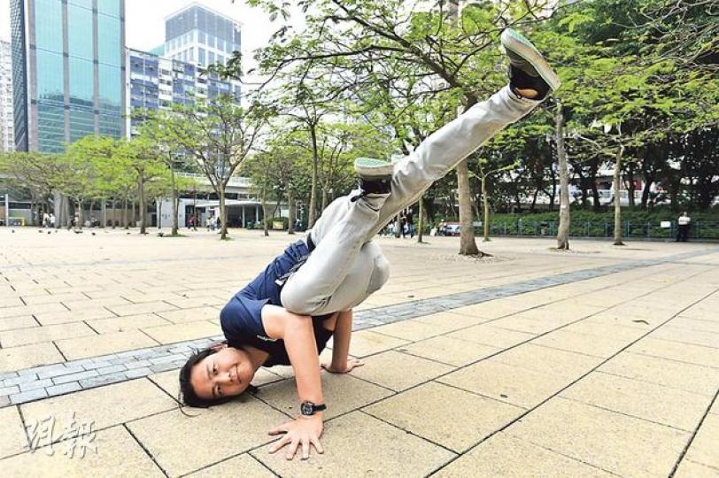 阿瓜(圖)在身邊人鼓勵下,已告別「隱蔽」的日子,現正半工讀進修。重回陽光下生活不易,但阿瓜自言「隱蔽」的兩年浪費太多時間,也錯過與家人相處的機會,他寄語同路人:「外面的世界不等人。」(鄧宗弘攝) 阿瓜(圖)在身邊人鼓勵下,已告別「隱蔽」的日子,現正半工讀進修。重回陽光下生活不易,但阿瓜自言「隱蔽」的兩年浪費太多時間,也錯過與家人相處的機會,他寄語同路人:「外面的世界不等人。」(鄧宗弘攝)