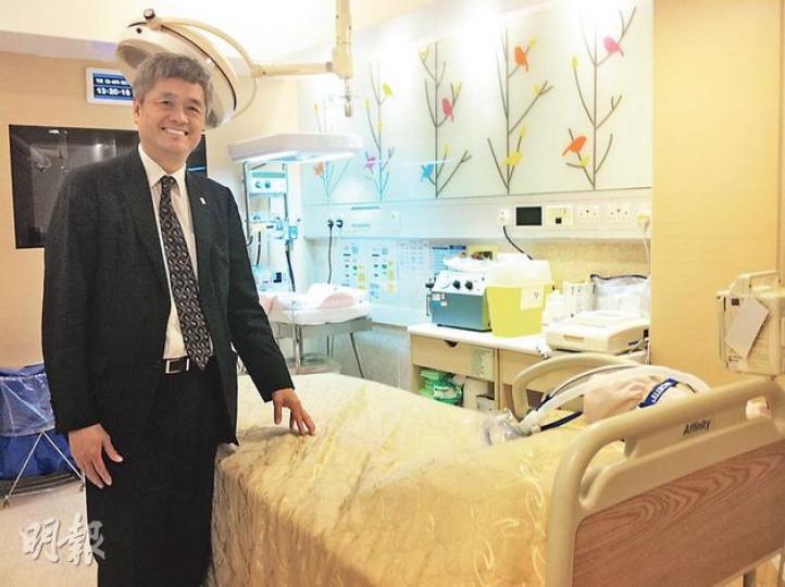 浸會醫院行政總監陳崇一（圖）表示，本港醫院去年停收內地雙非孕婦後，該院嬰兒出生數目大跌八成，導致去年虧損6000萬元。為吸引更多產婦，醫院早前在產房增設電視。（邱雅錡攝）（明報製圖）