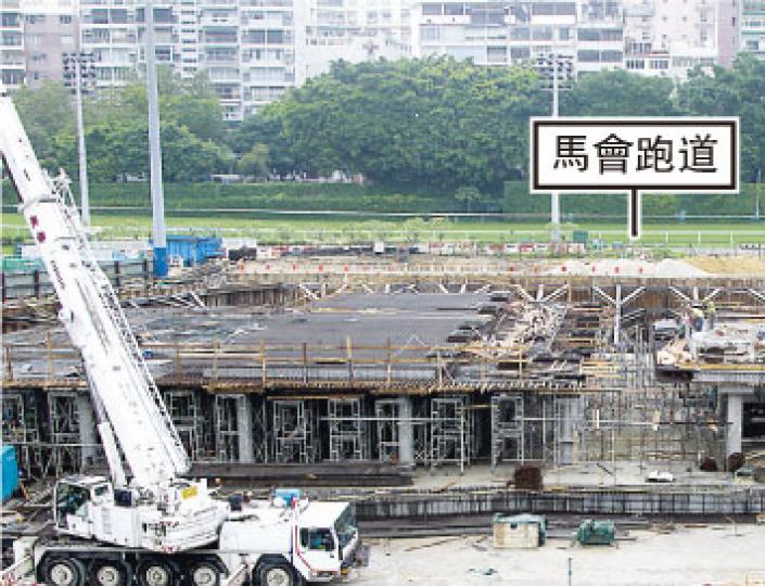 渠務署於跑馬地興建地下蓄洪池,承建商提出破天荒構思,以「零樁柱」方式興建,節省7200萬元建造費用。(林俊源攝) 渠務署於跑馬地興建地下蓄洪池,承建商提出破天荒構思,以「零樁柱」方式興建,節省7200萬元建造費用。(林俊源攝)