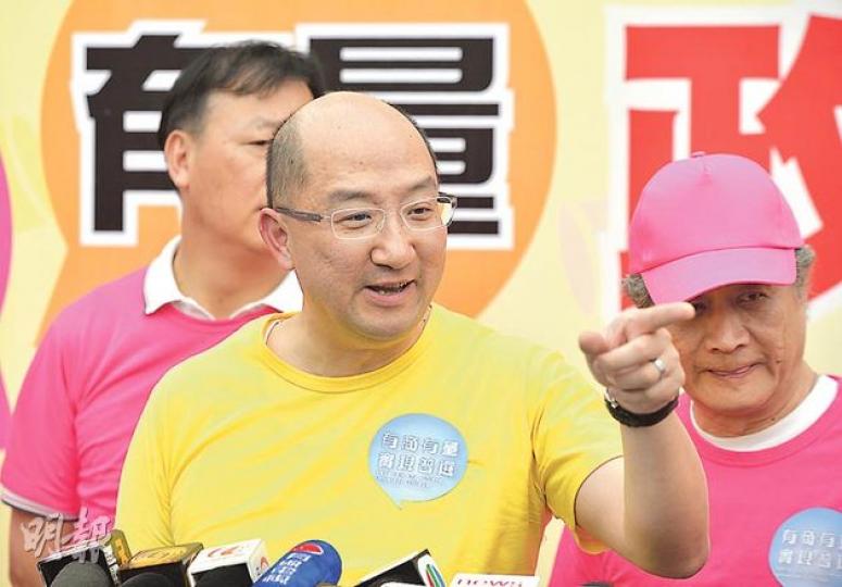 政制及內地事務局長譚志源不肯直接評論部分建制派提出提委會「過半數」支持才可出選特首，是否偏離「中庸之道」，只說某些民主派提出來的方案，未必有其他民主派議員認為能凝聚共識，同樣事情也在建制陣營內出現。（鄧宗弘攝）
