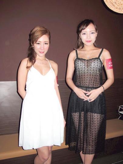 Amy(左)與Aily(右)相見面左左,Aily擺明不屑Amy。(攝影/記者:李潔盈) Amy(左)與Aily(右)相見面左左,Aily擺明不屑Amy。(攝影/記者:李潔盈)