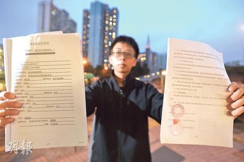 港人業主黃先生表示，當初付全款購買的「馬克住區」逾期交樓已超過180天，按合同可獲退樓和賠付違約金，但光耀僅回應資金出問題，不願退樓。（劉焌陶攝）