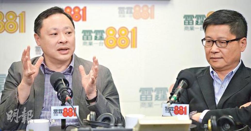 佔中發起人戴耀廷(左)和陳健民(右)昨早連跑兩場,先後到港台和商台接受訪問,講解佔中投票結果和回應市民質詢。(葉家豪攝) 佔中發起人戴耀廷(左)和陳健民(右)昨早連跑兩場,先後到港台和商台接受訪問,講解佔中投票結果和回應市民質詢。(葉家豪攝)
