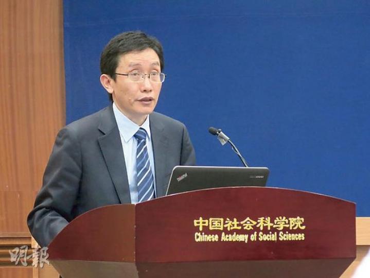 社科院城市與競爭力研究中心主任倪鵬飛（圖）說，本港政改對資本（投資）及人才會有影響，佔中一旦發生，肯定影響香港競爭力。這與他去年指佔中不影響競爭力排名的說法不同。（明報記者攝）