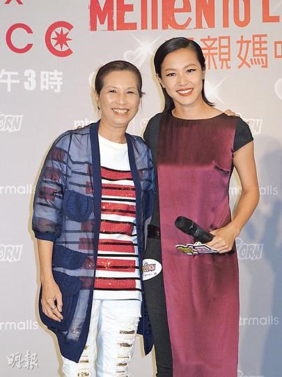 何韻詩在工作中與媽咪共度母親節。(攝影/記者:孫慧莊) 何韻詩在工作中與媽咪共度母親節。(攝影/記者:孫慧莊)
