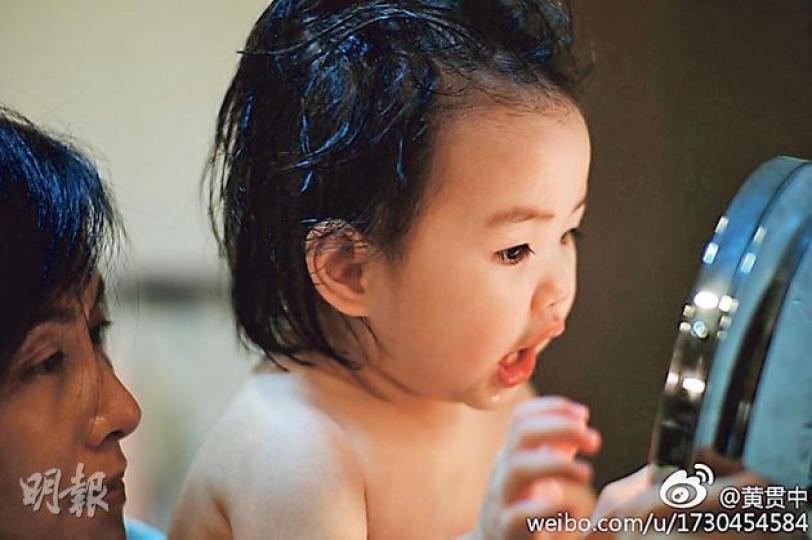 朱茵有女兒黃鶯萬事足。(微博圖片) 朱茵有女兒黃鶯萬事足。(微博圖片)