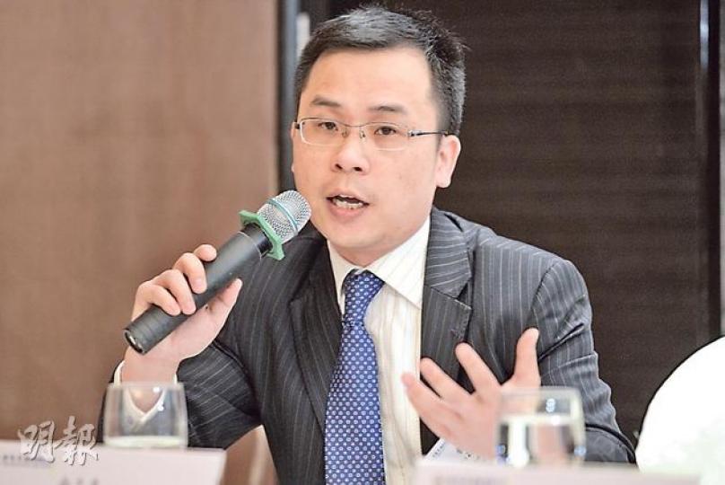 對於第一季度銷售僅完成目標的11%,財務總監余志良解釋,第一季主要銷售舊貨,新盤將集中在下半年推出,全年可售貨量180億。(葉家豪攝)
對於第一季度銷售僅完成目標的11%,財務總監余志良解釋,第一季主要銷售舊貨,新盤將集中在下半年推出,全年可售貨量180億。(葉家豪攝)