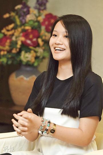港大護理系二年級生羅嘉雯（圖）的父親去年因患急性肝炎需換肝，在4姊弟妹爭相捐肝下，作為老么的嘉雯以自己護理系出身、「爸爸大家有份」說服家人，由她捐出三分之二右肝，助父親重生。（郭慶輝攝）