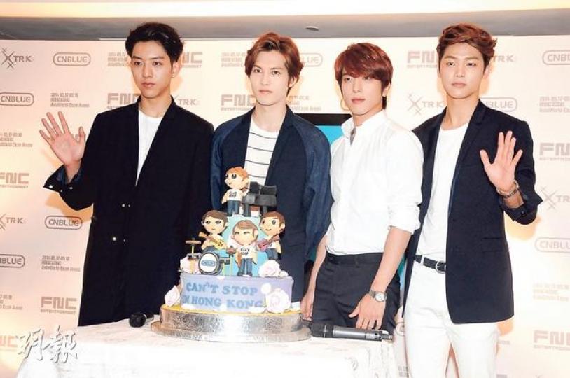 CNBLUE雖然已經第4度來港，但很多景點其實他們都不曾遊覽。〔李正信（左起）、李宗泫、鄭容和、姜敏赫〕（攝影：孫華中）CNBLUE抵港時態度友善親切。（攝影：孫華中）