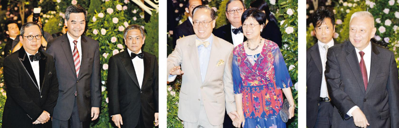 全國政協常委何柱國（左圖右）同旅發局主席林建岳（左圖左）對親家，香港3任特首梁振英（左圖中）、曾蔭權（中圖左）及董建華（右圖）都到賀。（鄧宗弘攝）澳門法院早前裁定劉鑾雄（左圖左）行賄及洗黑錢罪成，現正上訴，佢當日無「過大海」現身聆訊，而澳門特首崔世安（右圖）噚日反而來港出席酒會。兩人一度同場近半小時，劉則偕女友甘比出席。（鄧宗弘攝）長和系主席李嘉誠（圖）同大仔李澤鉅都有到賀，逗留約半小時。（鄧宗弘攝）林建岳（中）噚日同「宇宙最強」甄子丹（左）擁抱問好，再送中聯辦主任張曉明（右）出門口。（鄧宗弘攝