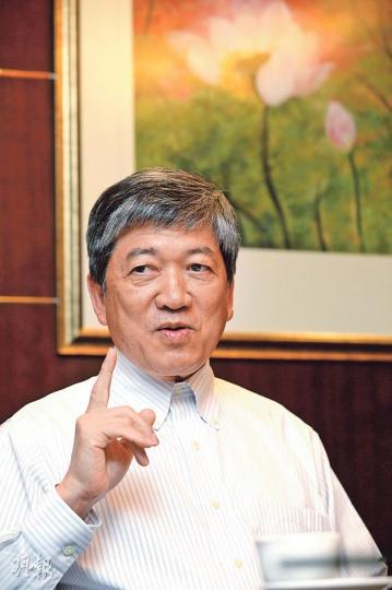 翡翠餐飲集團主席葉耀東(圖)因健康等原因,將股份悉售予LV集團,形容感覺就像嫁女,既要放手,卻又不捨得。(葉家豪攝) 翡翠餐飲集團主席葉耀東(圖)因健康等原因,將股份悉售予LV集團,形容感覺就像嫁女,既要放手,卻又不捨得。(葉家豪攝)