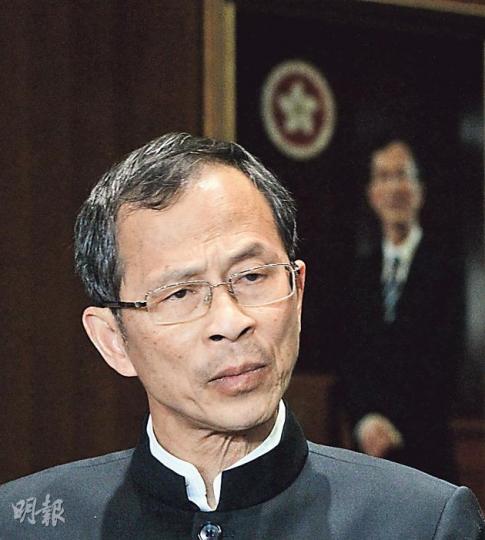 曾鈺成(圖)昨為驅逐社民連梁國雄離開會議廳的裁決解畫,指議員的行為令會議無法繼續,這是歷史上第一次。(李澤彤攝)答問會因議員示威被腰斬,行政會議召集人林煥光(圖)表示很遺憾和很痛心,形容行政立法關係的緊張程度,或已去到臨界點。(李澤彤攝) 曾鈺成(圖)昨為驅逐社民連梁國雄離開會議廳的裁決解畫,指議員的行為令會議無法繼續,這是歷史上第一次。(李澤彤攝)答問會因議員示威被腰斬,行政會議召集人林煥光(圖)表示很遺憾和很痛心,形容行政立法關係的緊張程度,或已去到臨界點。(李澤彤攝)