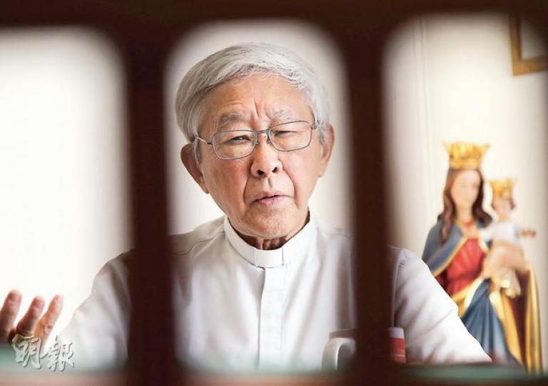對於早前報道指天主教香港教區榮休主教陳日君發起18區毅行活動,領軍游走全港呼籲市民投票,他笑言「唔好擺我上枱」,澄清他只是參加者,不敢說領軍。(林俊源攝) 對於早前報道指天主教香港教區榮休主教陳日君發起18區毅行活動,領軍游走全港呼籲市民投票,他笑言「唔好擺我上枱」,澄清他只是參加者,不敢說領軍。(林俊源攝)
