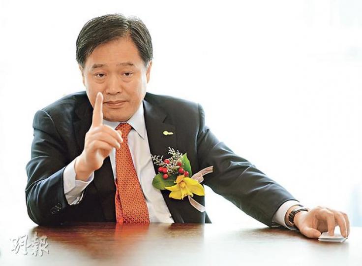 保利協鑫主席朱共山(圖)稱,他不會跟隨潮流搞「一體化」,保利協鑫未來主要經營多晶硅及硅片產銷,協鑫新能源則發展新能源電站,兩者有明確分工。(陳淑安攝) 保利協鑫主席朱共山(圖)稱,他不會跟隨潮流搞「一體化」,保利協鑫未來主要經營多晶硅及硅片產銷,協鑫新能源則發展新能源電站,兩者有明確分工。(陳淑安攝)