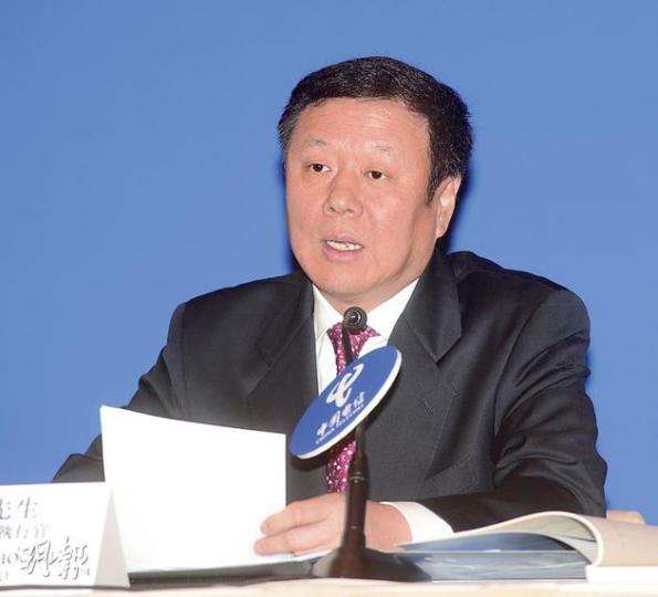 中電信董事長王曉初昨日在股東會後稱,若FD-LTE牌照遲遲未發出,最壞情况是3G及4G的上客量今年零增長。(陳淑安攝) 中電信董事長王曉初昨日在股東會後稱,若FD-LTE牌照遲遲未發出,最壞情况是3G及4G的上客量今年零增長。(陳淑安攝)
