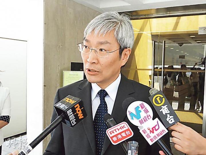 HIT 董事總經理嚴磊輝(圖)昨在庭外再次宣讀聲明,他拒絕透露獲賠金額,但表示很開心事件能圓滿解決。(陳倢朗攝) HIT 董事總經理嚴磊輝(圖)昨在庭外再次宣讀聲明,他拒絕透露獲賠金額,但表示很開心事件能圓滿解決。(陳倢朗攝)