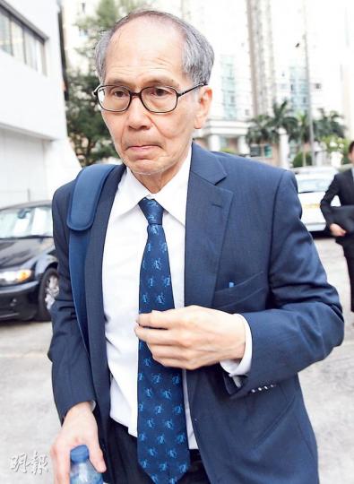 李鍔(圖)被控8項非禮罪,其中一名事主X供稱公司另一女職員也曾遭李鍔非禮,他更經常帶不同女伴出席聚會。(李紹昌攝) 李鍔(圖)被控8項非禮罪,其中一名事主X供稱公司另一女職員也曾遭李鍔非禮,他更經常帶不同女伴出席聚會。(李紹昌攝)