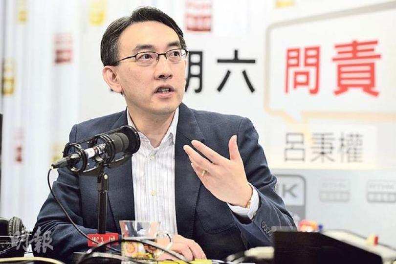 昨卸任監警會主席的翟紹唐接受電台訪問,說佔中與違例泊車也是違法,但亦不等於破壞法治。(葉家豪攝) 昨卸任監警會主席的翟紹唐接受電台訪問,說佔中與違例泊車也是違法,但亦不等於破壞法治。(葉家豪攝)
