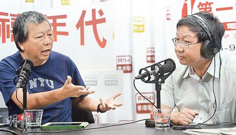 支聯會主席李卓人(左)和愛港之聲主席高達斌(右) 昨在電台激辦六四,有聽眾質問高「解放軍有沒有殺人」,高回答「解放軍一定有殺人」,但強調天安門廣場沒有死人。(劉焌陶攝) 支聯會主席李卓人(左)和愛港之聲主席高達斌(右) 昨在電台激辦六四,有聽眾質問高「解放軍有沒有殺人」,高回答「解放軍一定有殺人」,但強調天安門廣場沒有死人。(劉焌陶攝)
