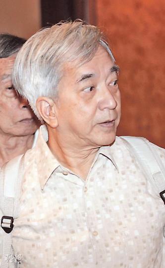 股東之言﹕麥先生表示投了反對票，認為管理層不懂得推銷公司形象，講解後很多小股東仍然不明白收購對股價有甚麼好處，收購的價格亦過高。（郭慶輝攝）股東之言﹕胡先生表示贊成收購，不擔心持股會被攤薄，因為收購會令公司前景變得更好，壯大公司市值。 （郭慶輝攝）