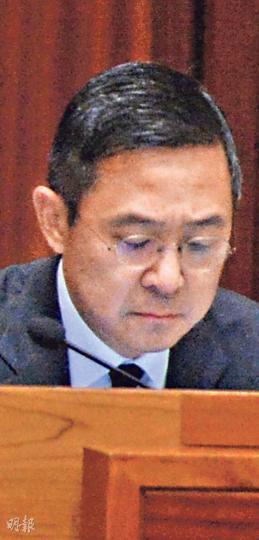 立法會秘書長陳維安噚日打咗條深色呔,但佢唔評論係咪有特別意思。(劉焌陶攝) 立法會秘書長陳維安噚日打咗條深色呔,但佢唔評論係咪有特別意思。(劉焌陶攝)