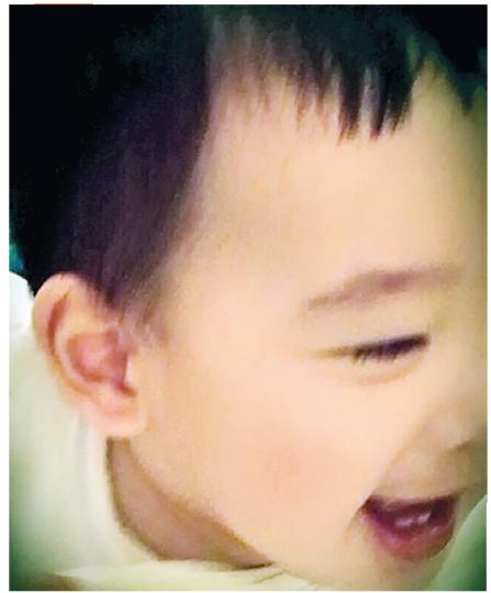 Jasper跟母親應采兒一樣愛笑。（微博圖片）姚瑩瑩有子萬事足。（微博圖片）