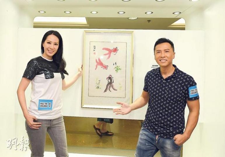 甄子丹與太太汪詩詩展示長女Jasmine在7歲時所畫第一幅作品。（攝影﹕梁迺楠）