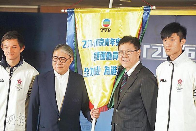 無綫昨公布2016奧運等的轉播安排。總經理鄭善強(右)指出,電視市場經營環境未改善,現時未能容納更多經營者。圖左為港協暨奧委會會長霍震霆。(李紹昌攝) 無綫昨公布2016奧運等的轉播安排。總經理鄭善強(右)指出,電視市場經營環境未改善,現時未能容納更多經營者。圖左為港協暨奧委會會長霍震霆。(李紹昌攝)