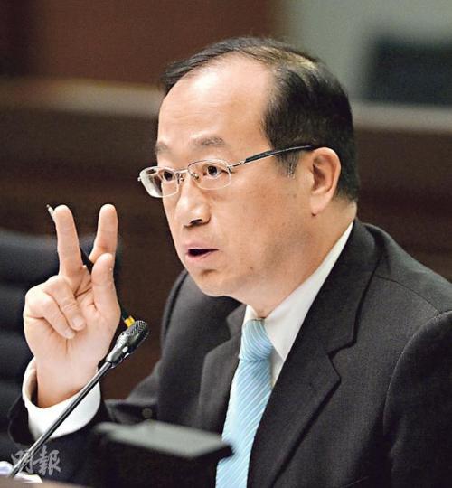 帳委會昨就盛事基金贊助龍獅節舉行第四次聆訊,龍獅節籌委會召集人陳鑑林(圖)承認,雖然有齊單據,但沒有一本會計簿記錄收支。他又稱核數時間較去年長一倍是合辦團體遲交數。(余俊亮攝) 帳委會昨就盛事基金贊助龍獅節舉行第四次聆訊,龍獅節籌委會召集人陳鑑林(圖)承認,雖然有齊單據,但沒有一本會計簿記錄收支。他又稱核數時間較去年長一倍是合辦團體遲交數。(余俊亮攝)