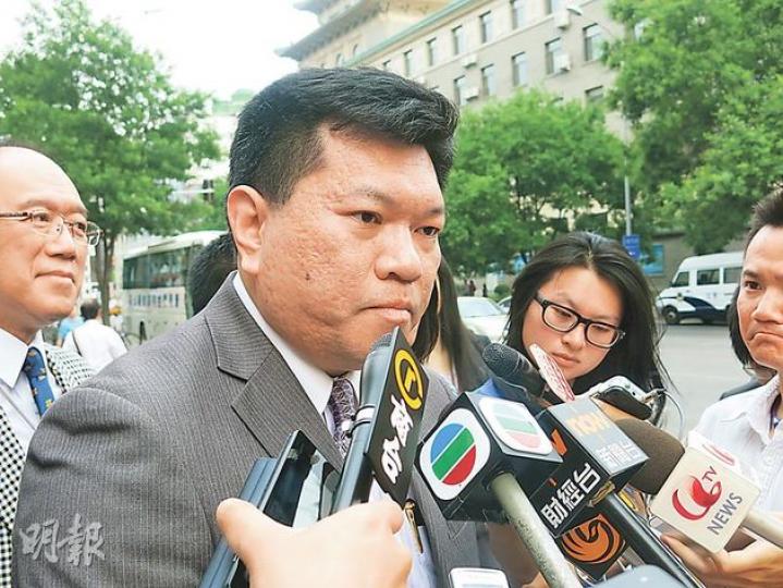 司法改革訪問團訪京,昨日與港澳辦副主任徐澤會面,團長馬恩國(圖)引述徐澤主動提及,非常尊重大律師公會,但指公會的聲明過度解讀白皮書,太過敏感。(果蕾攝) 司法改革訪問團訪京,昨日與港澳辦副主任徐澤會面,團長馬恩國(圖)引述徐澤主動提及,非常尊重大律師公會,但指公會的聲明過度解讀白皮書,太過敏感。(果蕾攝)