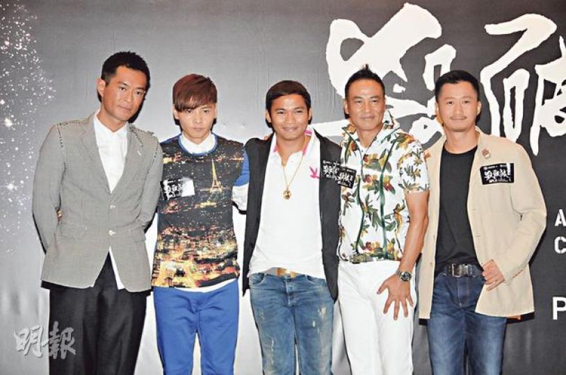 古天樂(左起)、張晉、Tony Jaa、任達華、吳京在《殺破狼II》打到飛起。(攝影:孫華中) Tony Jaa獲大批保安護駕,認真駕勢。(攝影:孫華中) 古天樂(左起)、張晉、Tony Jaa、任達華、吳京在《殺破狼II》打到飛起。(攝影:孫華中) Tony Jaa獲大批保安護駕,認真駕勢。(攝影:孫華中)