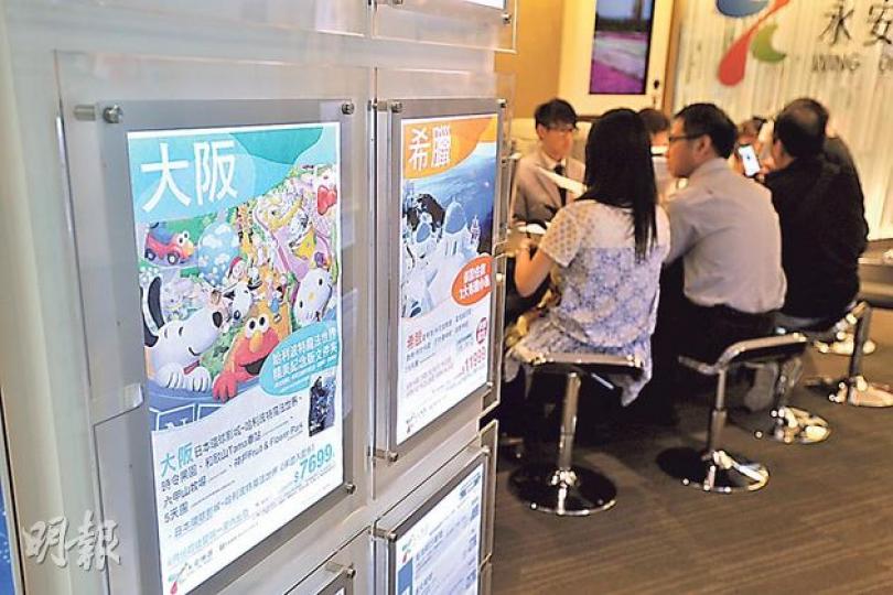 永安旅遊今年暑假日本團費,較去年同期加價10%至13%不等,原因是當地租用旅遊巴價格上升。(胡景禧攝) 永安旅遊今年暑假日本團費,較去年同期加價10%至13%不等,原因是當地租用旅遊巴價格上升。(胡景禧攝)