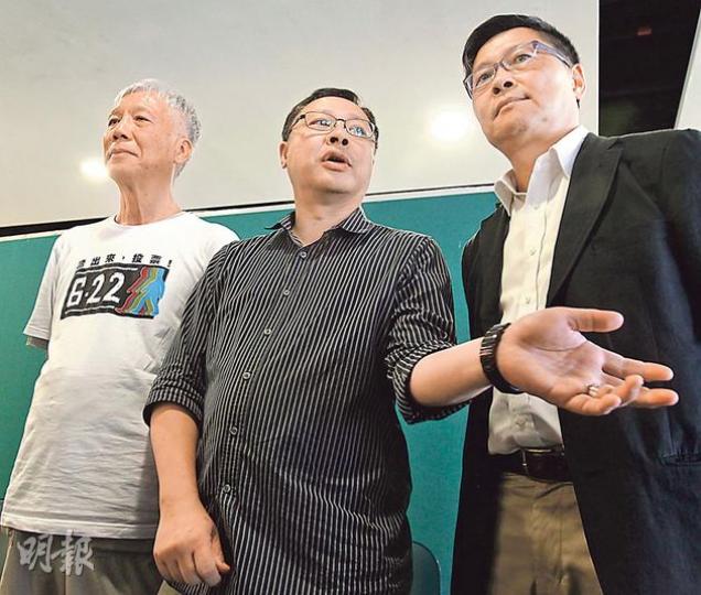 面對黑客攻擊,佔中三子朱耀明(左起)、戴耀廷和陳健民表明會對抗到底,確保市民可以充分表達對爭取民主的意見。(李紹昌攝) 面對黑客攻擊,佔中三子朱耀明(左起)、戴耀廷和陳健民表明會對抗到底,確保市民可以充分表達對爭取民主的意見。(李紹昌攝)