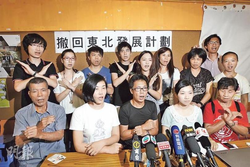 古洞北發展關注組、土地正義聯盟及學聯等8個團體代表昨召開記者會,預告明日會再到立法會外示威,並發聲明強調不會主動組織衝擊行動,亦不會傷人及破壞建築物。(李紹昌攝) 古洞北發展關注組、土地正義聯盟及學聯等8個團體代表昨召開記者會,預告明日會再到立法會外示威,並發聲明強調不會主動組織衝擊行動,亦不會傷人及破壞建築物。(李紹昌攝)