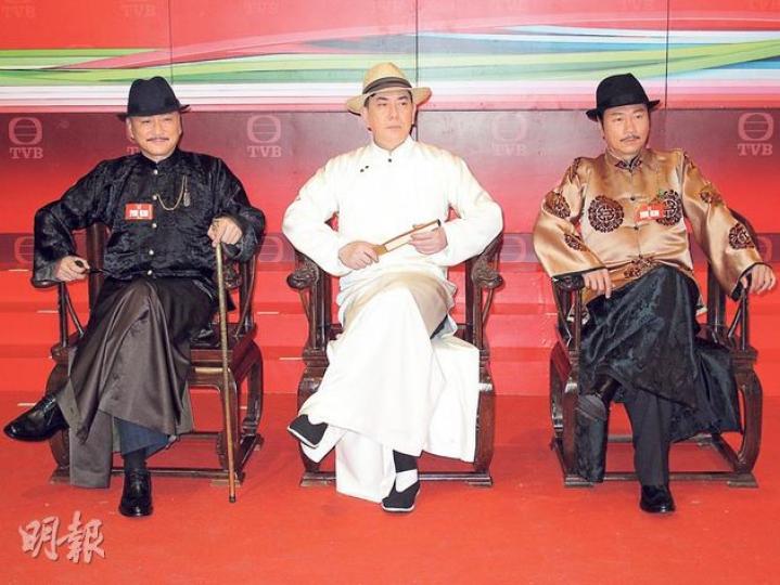 黎耀祥(右起)很期待與黃秋生、湯鎮業合作,希望產生化學作用。(攝影/記者:鍾一虹) 黃秋生與胡杏兒(右)、蘇玉華(左)在《梟雄》大搞三角關係。(攝影/記者:鍾一虹) 湯鎮業與陳煒(右)、唐詩詠(左)有親熱戲,艷福不淺。(攝影/記者:鍾一虹) 黎耀祥(右起)很期待與黃秋生、湯鎮業合作,希望產生化學作用。(攝影/記者:鍾一虹) 黃秋生與胡杏兒(右)、蘇玉華(左)在《梟雄》大搞三角關係。(攝影/記者:鍾一虹) 湯鎮業與陳煒(右)、唐詩詠(左)有親熱戲,艷福不淺。(攝影/記者:鍾一虹)