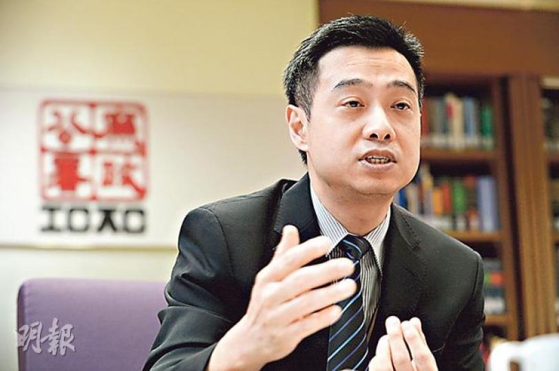 廉署防貪處首席防貪主任利逸修表示,正委託獨立機構,研究房協及市建局提供的樓宇維修數據,以分析工程項目所需維修費、樓齡及材料等因素對估價影響等資料,料今年底公布,助市民評估維修價格有否過高等。(葉家豪攝)(明報製圖) 廉署防貪處首席防貪主任利逸修表示,正委託獨立機構,研究房協及市建局提供的樓宇維修數據,以分析工程項目所需維修費、樓齡及材料等因素對估價影響等資料,料今年底公布,助市民評估維修價格有否過高等。(葉家豪攝)(明報製圖)