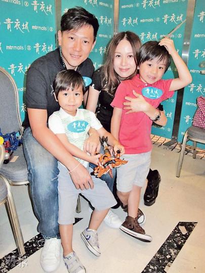 鄺文珣與老公帶兒子享受家庭樂。(攝影/記者:鍾一虹)汪琳、姚瑩瑩、陳琪帶小朋友亮相。(攝影/記者:鍾一虹) 鄺文珣與老公帶兒子享受家庭樂。(攝影/記者:鍾一虹)汪琳、姚瑩瑩、陳琪帶小朋友亮相。(攝影/記者:鍾一虹)