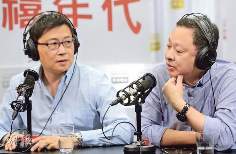 佔中發起人陳健民(左)和戴耀廷(右)昨在港台節目《千禧年代》接受訪問,陳健民說一直有與學聯等團體溝通,希望民間不要在7.1遊行後預演佔中。(黃志東攝) 佔中發起人陳健民(左)和戴耀廷(右)昨在港台節目《千禧年代》接受訪問,陳健民說一直有與學聯等團體溝通,希望民間不要在7.1遊行後預演佔中。(黃志東攝)