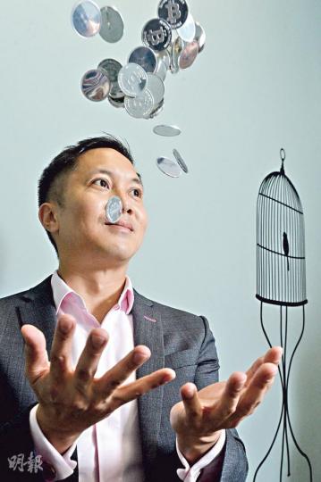 香港比特幣協會創辦人之一朱沛宗(圖)繼續四出演講推廣比特幣。(劉焌陶攝)在港推出首個比特幣付款系統的蕭逸漢(圖),其公司將推出比特幣的電話短訊錢包,巿民可用手機發送SMS,操作比特幣付款購物。(林俊源攝) 香港比特幣協會創辦人之一朱沛宗(圖)繼續四出演講推廣比特幣。(劉焌陶攝)在港推出首個比特幣付款系統的蕭逸漢(圖),其公司將推出比特幣的電話短訊錢包,巿民可用手機發送SMS,操作比特幣付款購物。(林俊源攝)