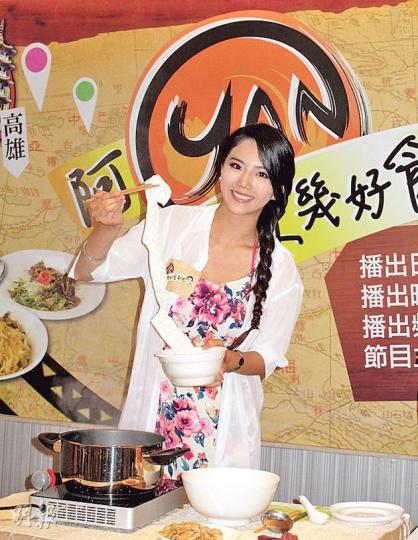 李曼筠主持飲食節目,早前更到西安試食活蠍子。(攝影/記者﹕楊安莉) 李曼筠主持飲食節目,早前更到西安試食活蠍子。(攝影/記者﹕楊安莉)