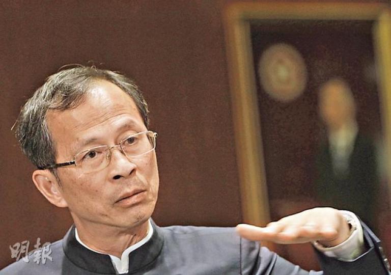 立法會主席曾鈺成噚日開完行管會後,宣布會放寬議員助理喺周五財委會期間出入立法會大樓嘅限制。(李澤彤攝) 立法會主席曾鈺成噚日開完行管會後,宣布會放寬議員助理喺周五財委會期間出入立法會大樓嘅限制。(李澤彤攝)