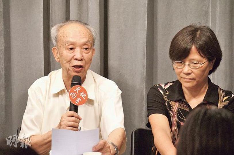 《南方周末》創辦人左方(左)在港出版新書,並談及現時內地媒體的環境比過往管制更嚴,右為《南周》前主編江藝平。(林迎攝) 《南方周末》創辦人左方(左)在港出版新書,並談及現時內地媒體的環境比過往管制更嚴,右為《南周》前主編江藝平。(林迎攝)