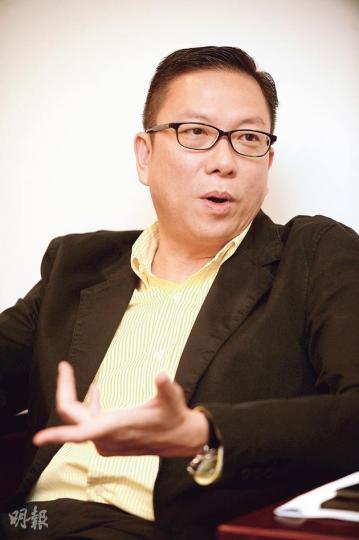 廠商會會長施榮懷說,公提不合法,批評佔中運動以不合法的形式去進行不合法的投票,選一個不合法的普選方案。(葉家豪攝)工業總會主席劉展灝說商界對民主沒有戒心,但認為應循序漸進。(胡景禧攝) 廠商會會長施榮懷說,公提不合法,批評佔中運動以不合法的形式去進行不合法的投票,選一個不合法的普選方案。(葉家豪攝)工業總會主席劉展灝說商界對民主沒有戒心,但認為應循序漸進。(胡景禧攝)
