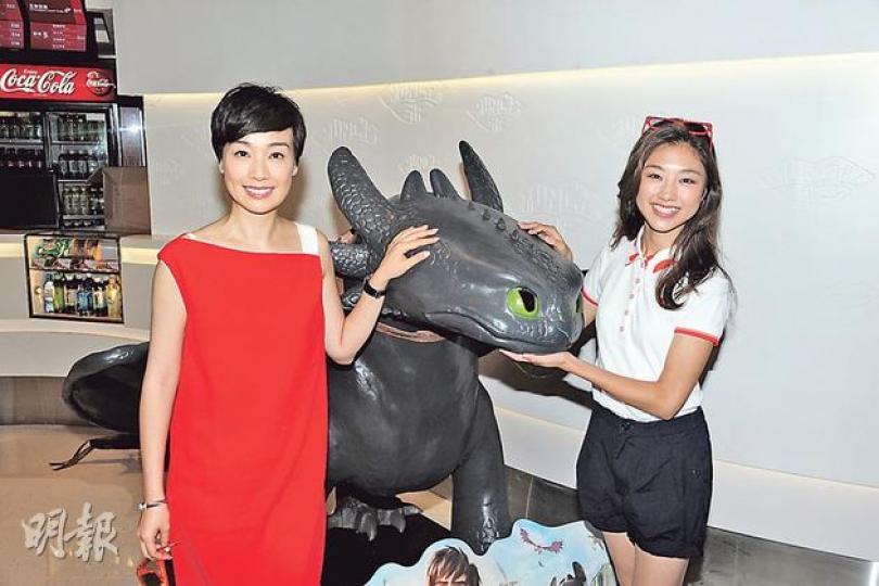 江美儀(左)希望有機會與顏卓靈(右)再以「母女檔」拍劇。(攝影/記者:陳釗) 江美儀(左)希望有機會與顏卓靈(右)再以「母女檔」拍劇。(攝影/記者:陳釗)