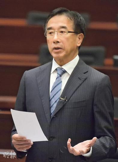泛民議員集體昨日離場，提問全部來自建制派議員。自由黨黨魁田北俊於會上挑戰特首梁振英，問若政改拉倒會否問責辭職，成了全場最有「火藥味」的提問。（鄧宗弘攝）