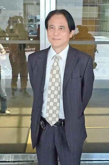 運輸署前助理署長呂崇義指在任期間，發展商與政府部門不時就發展項目召開初步會議，認為此舉有助了解，提高效率，有否官商勾結屬見仁見智。他離開政府後約一年便加盟新地旗下公司。（何偉畧攝）運輸署署理助理署長何慧賢稱，撰寫檢討交通比例建議後，曾與當時環境運輸及工務局長廖秀冬開會，簡介檢討內容。（何偉畧攝）