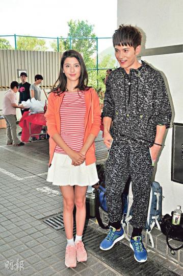 吳千語與徐正曦拍搭膊頭戲不怕男友林峯呷醋。(攝影:梁迺楠)林德信化身傻氣學生非常搞鬼。(攝影:梁迺楠) 吳千語與徐正曦拍搭膊頭戲不怕男友林峯呷醋。(攝影:梁迺楠)林德信化身傻氣學生非常搞鬼。(攝影:梁迺楠)