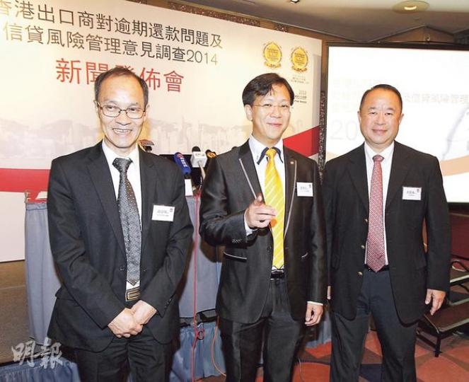 專門管理應收帳的EOS香港,早前委託港大民意研究,調查本地出口商被拖數的情况。圖左起港大民意研究計劃總監鍾庭耀、EOS香港董事總經理曾智仁及香港總商會理事余鵬春。(李紹昌攝) 專門管理應收帳的EOS香港,早前委託港大民意研究,調查本地出口商被拖數的情况。圖左起港大民意研究計劃總監鍾庭耀、EOS香港董事總經理曾智仁及香港總商會理事余鵬春。(李紹昌攝)