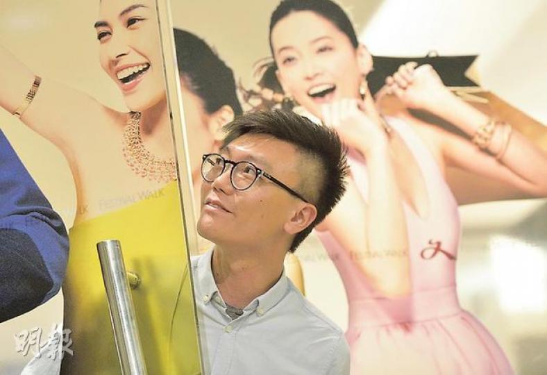 中大社會科學院全球研究學士課程助理講師鍾樂偉(圖)的新書大談韓「瘋」,盼為一眾沉浸夢幻韓流的港人解毒;書中詳述韓國社會男尊女卑傳統,也談韓男韓女職場地位,不知是否有助打破「哈韓」港女認定韓男皆深情體貼的「都敏俊式迷思」。(鄧宗弘攝) 中大社會科學院全球研究學士課程助理講師鍾樂偉(圖)的新書大談韓「瘋」,盼為一眾沉浸夢幻韓流的港人解毒;書中詳述韓國社會男尊女卑傳統,也談韓男韓女職場地位,不知是否有助打破「哈韓」港女認定韓男皆深情體貼的「都敏俊式迷思」。(鄧宗弘攝)